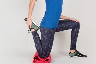 زانو زدن و کشش عضلات چهار سر