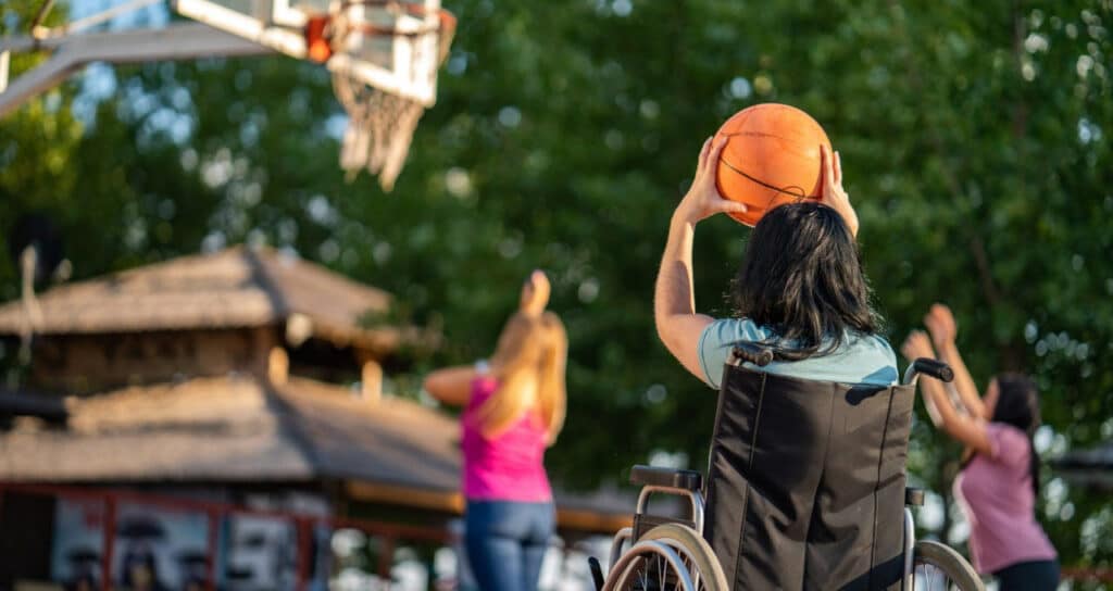 اهمیت فعالیت فیزیکی برای کودکان دارای ناتوانی جسمی، بسکتبال