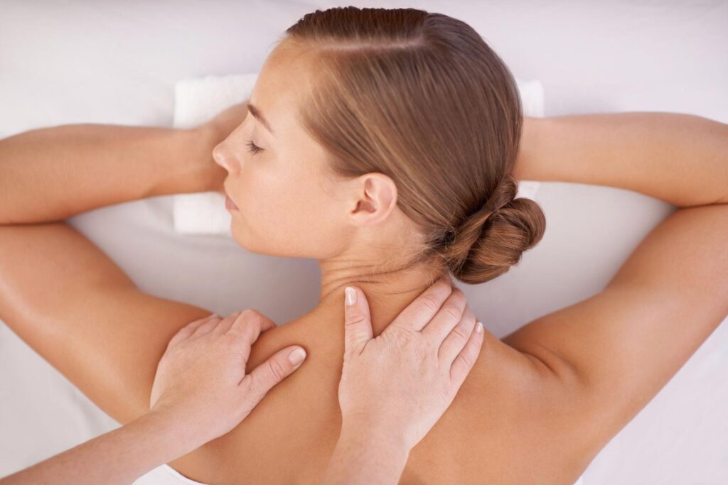 ماساژ تراپی برای رفع گردن درد و کمردرد