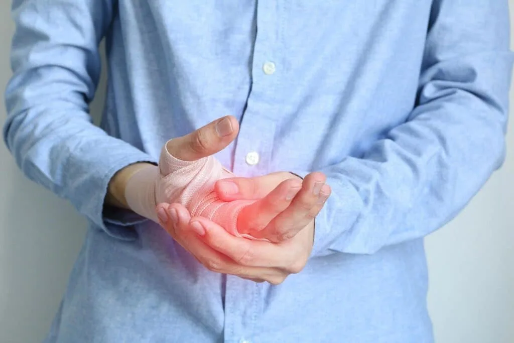 علائم در رفتگی انگشت دست