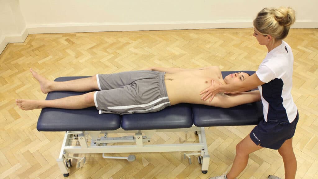 ماساژ درمانی پارگی عضله سینه