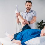 فیزیوتراپی سکته مغزی در منزل تهران؛ توانبخشی تخصصی برای بهبود حرکت و استقلال